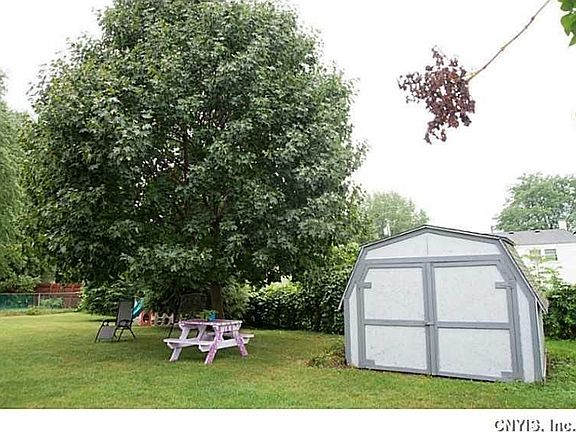 3rd image of 404 Branchwood Dr