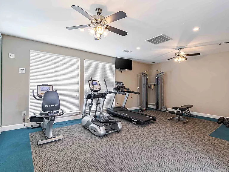 Huntington Chase Apartments — Photo 11