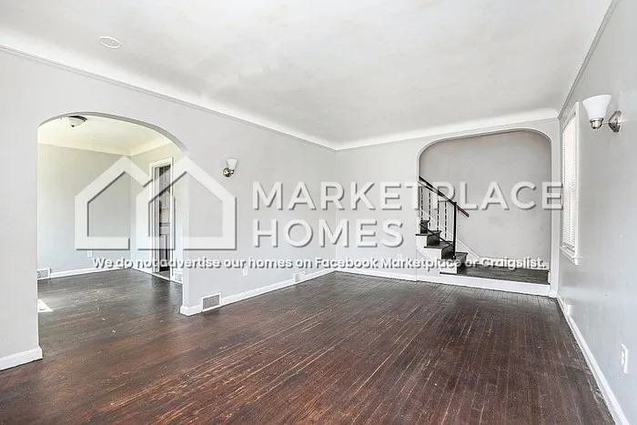 3 bed, 1.0 bath, 1100 sqft, $1,100 — Photo 3