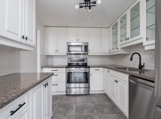 30 Harding Blvd #1002, Richmond Hill, ON L4C 1S8