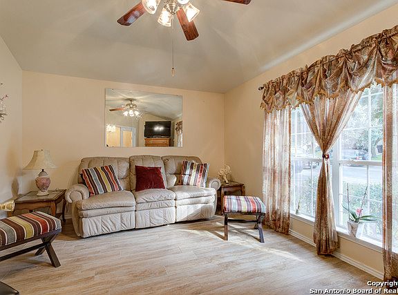 3rd image of 7731 Beechnut Oak