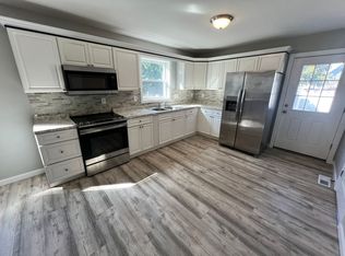 96-98 Woodmont St, Springfield, MA 01104