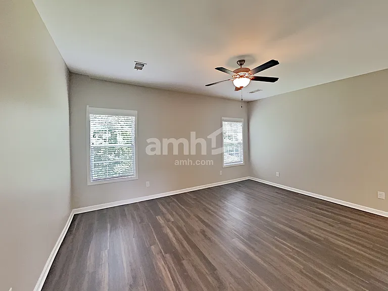 913 Beverly Ct — Photo 9