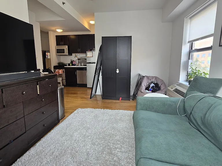 351 E 13th St #4 — Photo 3