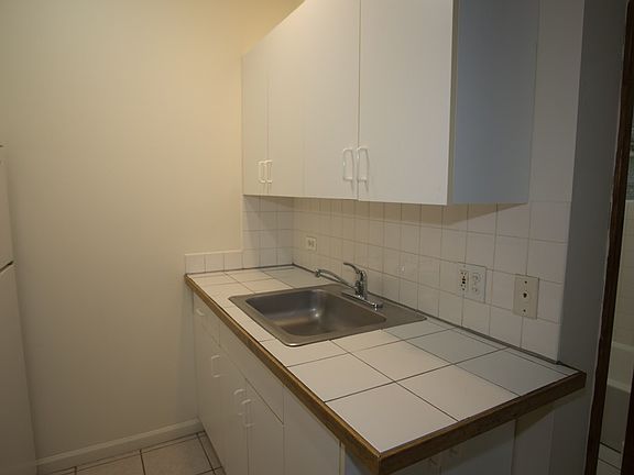 4th image of 4241 N Kenmore Ave #5G