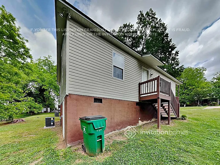1921 Allen St — Photo 14