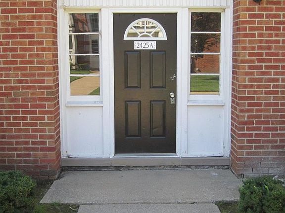 4th image of 2425A Torquay Ave #202