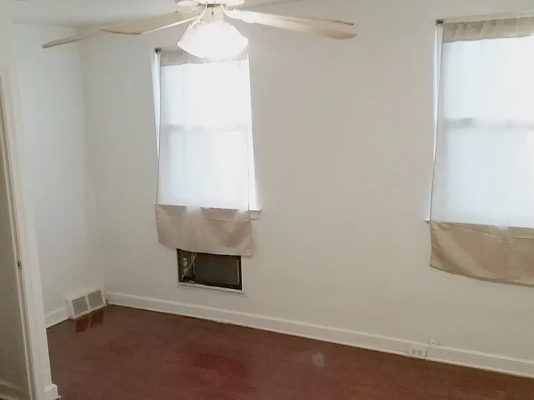 5823 Oakland St — Photo 9