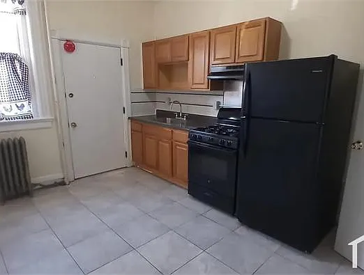 137 Hawthorne Ave #1 — Photo 1