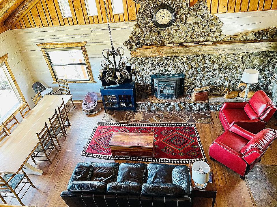 Living/dining area