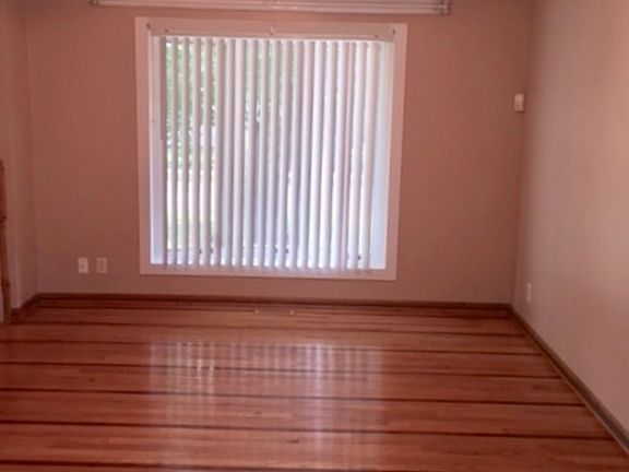 3rd image of 129 Cedarwood Ave