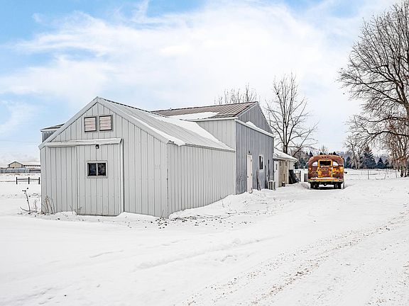 3rd image of 12924 Edgerton Rd