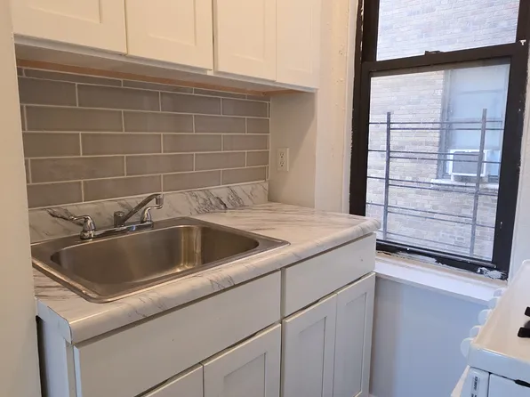 721 Walton Avenue image 5 of 7