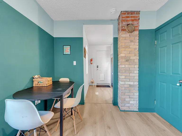 1147 E 8th St SE — Photo 22