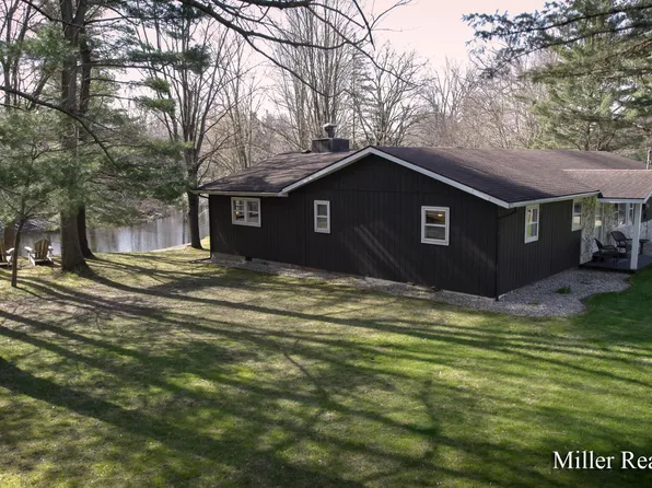 81 Meadow Ln, Hastings, MI 49058