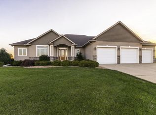 907 Simplicity Dr, Ellendale, MN 56026