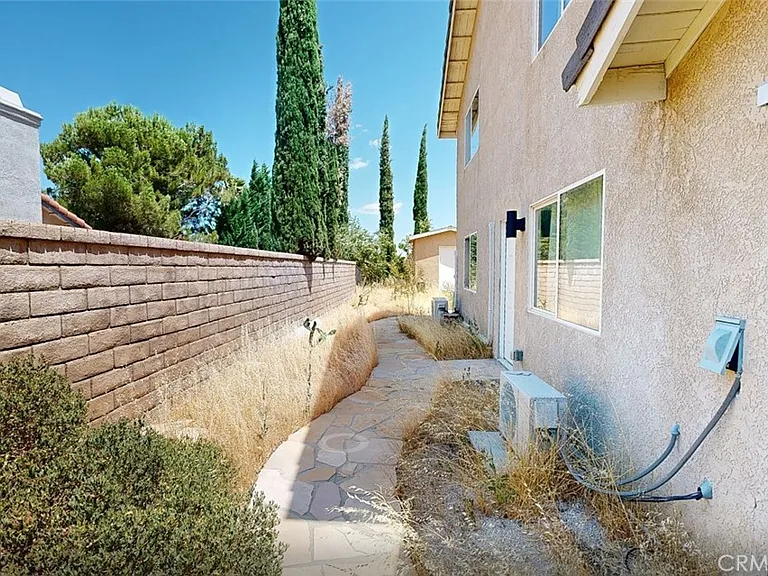 5637 Redwood Ave #B — Photo 2