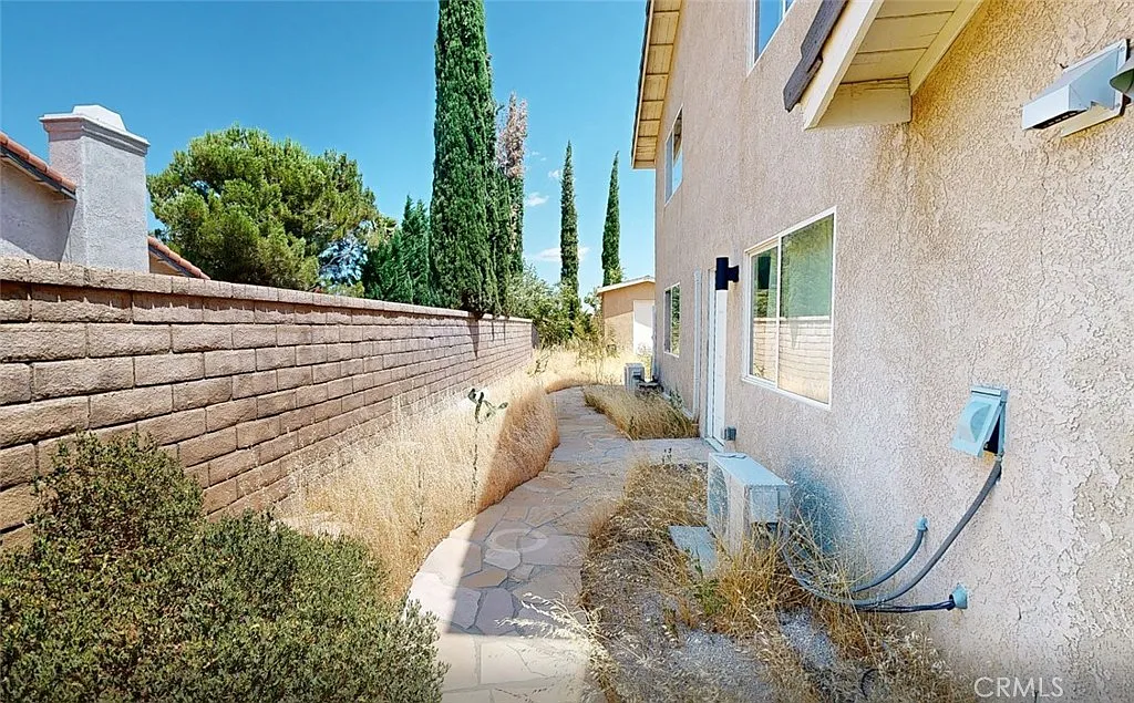 Building Photo - 5637 Redwood Ave #B