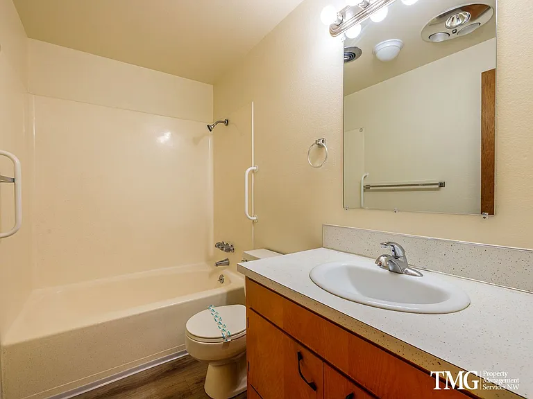 201 NE 82nd St — Photo 10