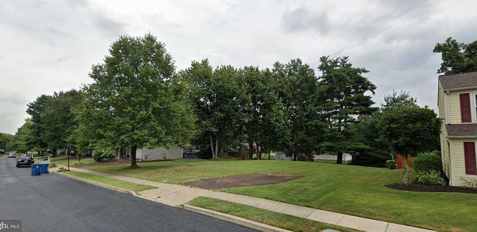 2nd image of 309 Stormfield Dr