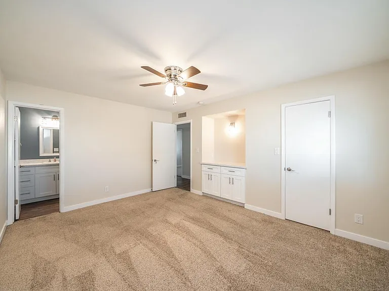 1053 E Geneva Dr — Photo 5