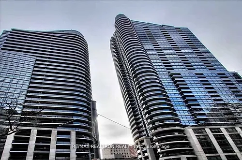 21 Carlton St Photo 1