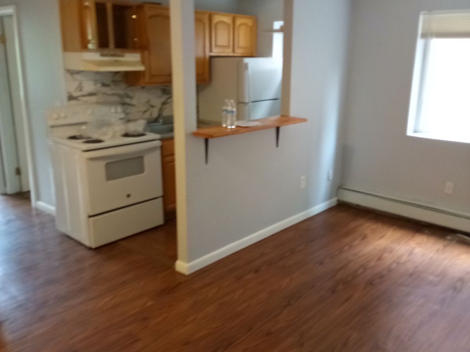 2nd image of 176 Sigourney St APT A2