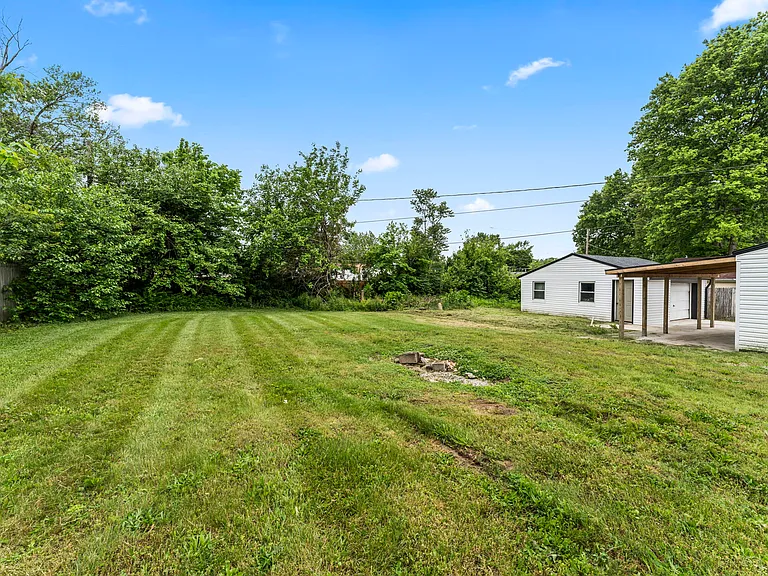 1021 S Maple Ave — Photo 42