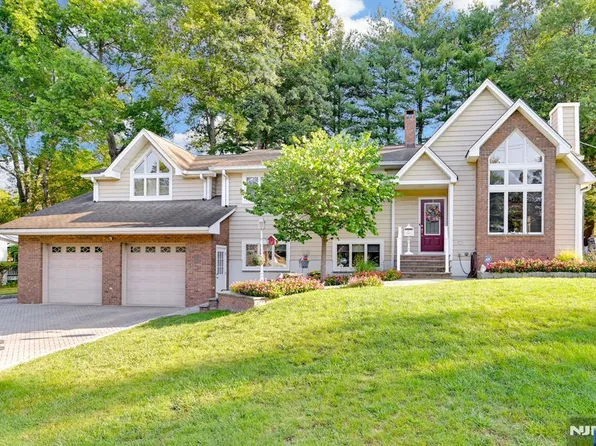 164 Leach Ave, Park Ridge, NJ 07656