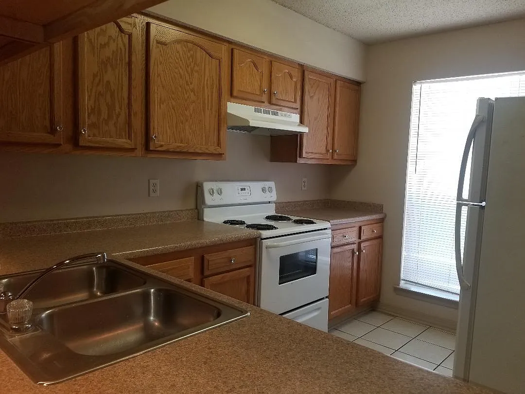 4620 Pontchartrain Dr — Photo 3