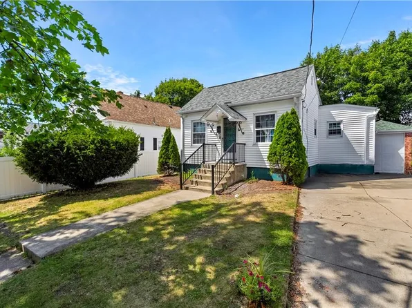 127 Gladstone St, Cranston, RI 02920