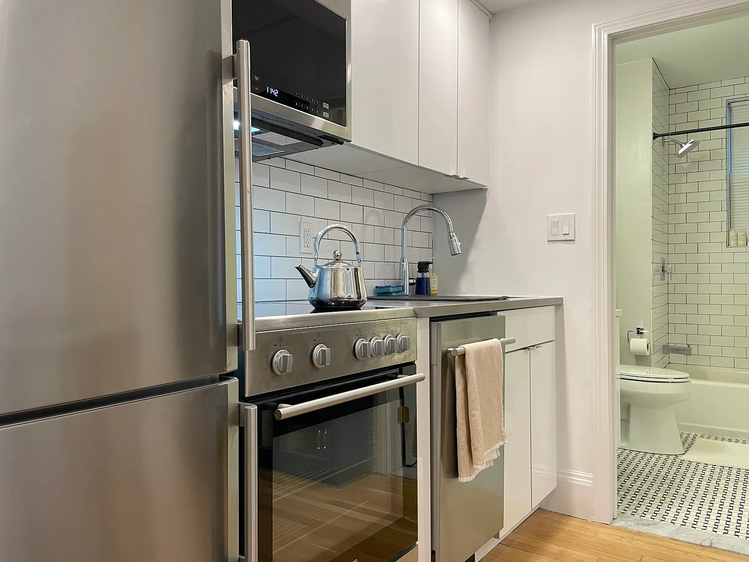 1 bed, 1.0 bath, 400 sqft, $3,195 — Photo 2