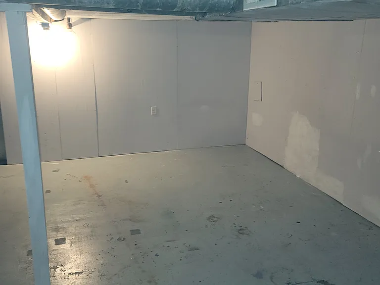 748 N Woodrow Ave — Photo 23
