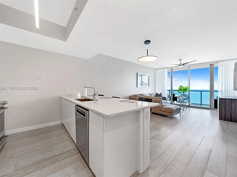 888 Biscayne Blvd #3907 — Photo 4