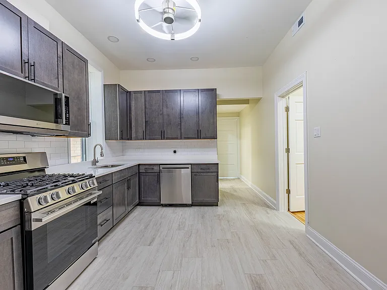 2137 N Western Ave #2F — Photo 19