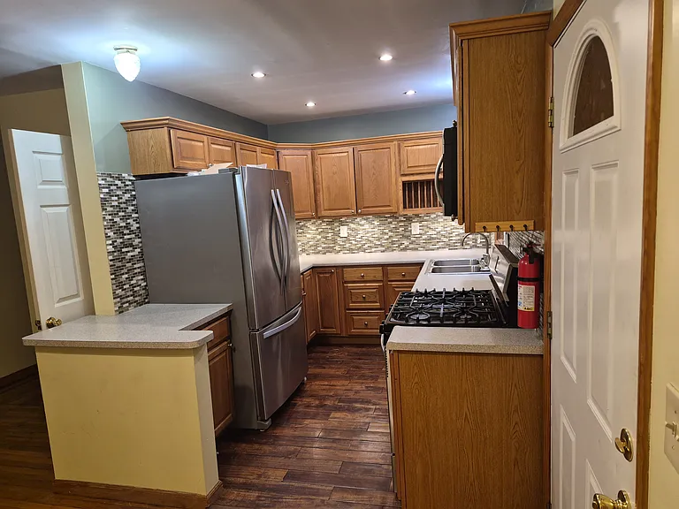 2155 W 21st St — Photo 6
