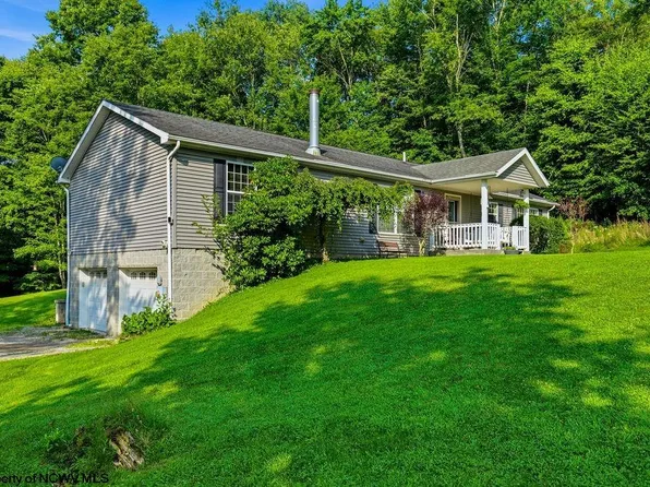 310 Auburn Hills Dr, Bruceton Mills, WV 26525