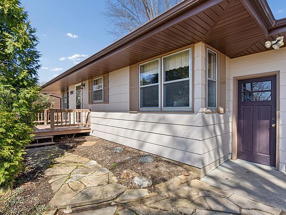 3rd image of 694 Glover Rd