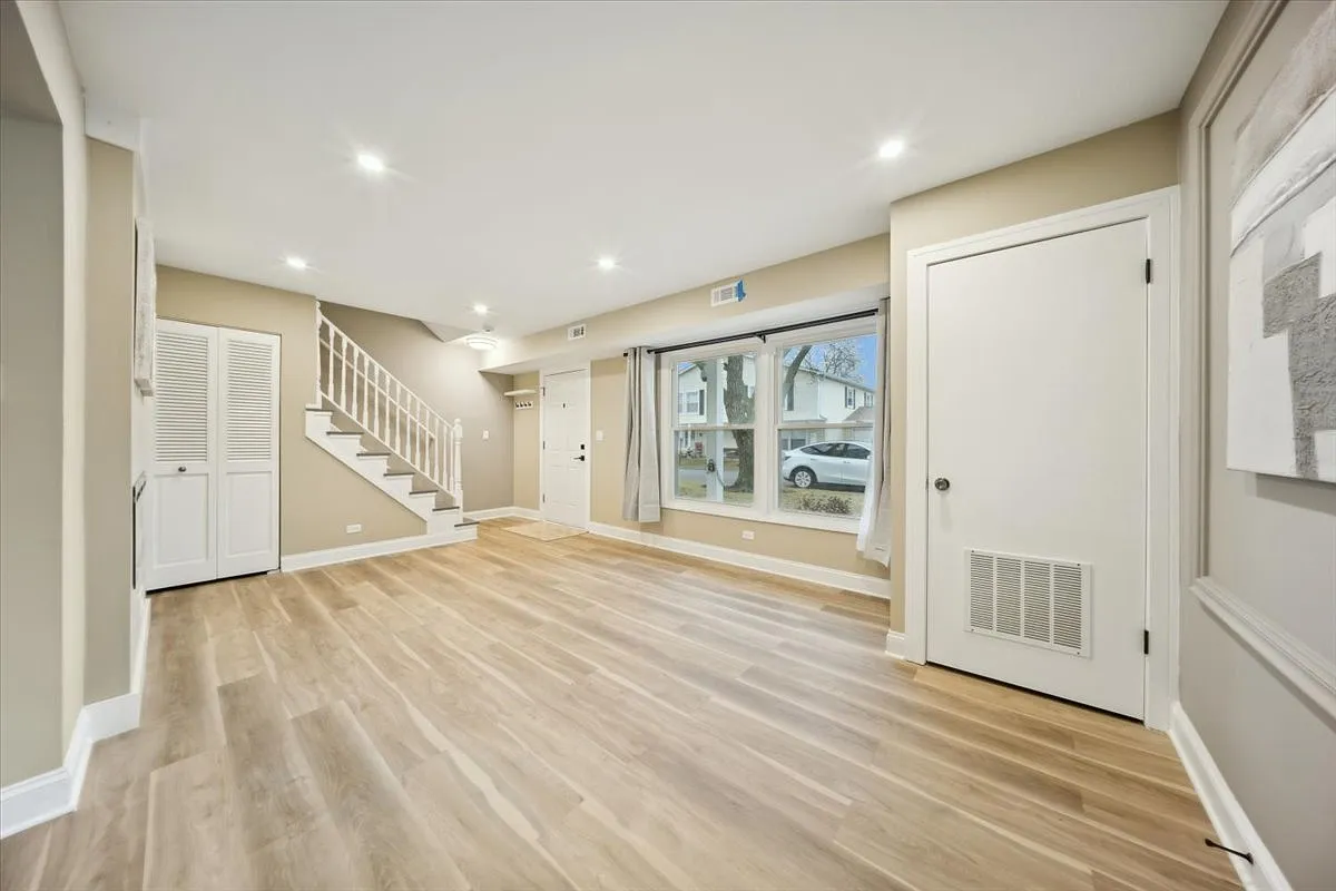 3 bed, 1.5 bath, 1300 sqft, $2,500 — Photo 3