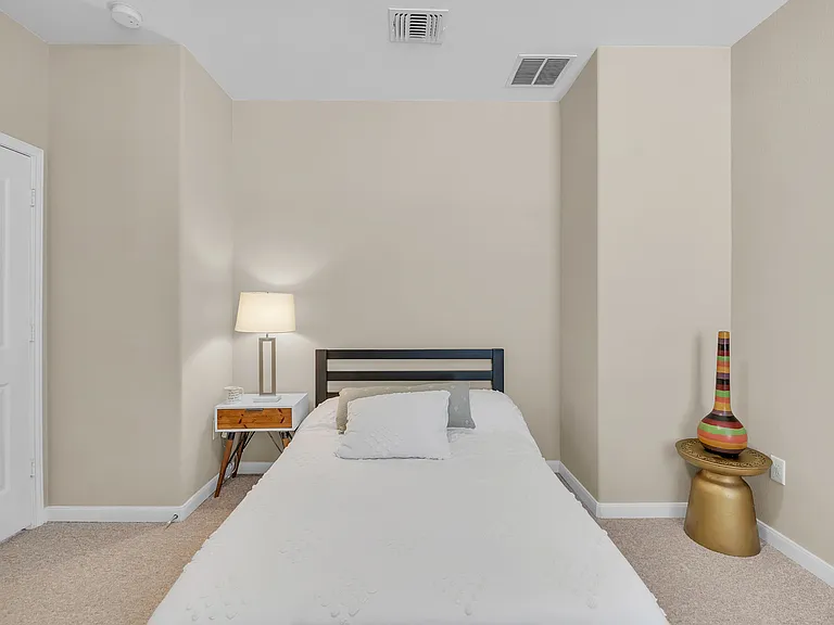 520 S Meadowlark St #B — Photo 10