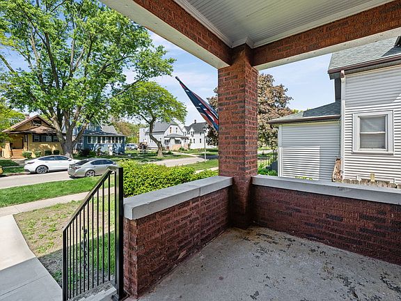 3rd image of 153 S 13th Ave