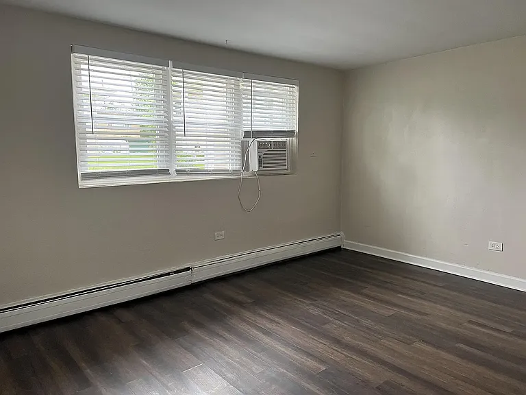 1032 E Division St #B — Photo 4