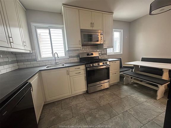 4th image of 1484 Francois Rd
