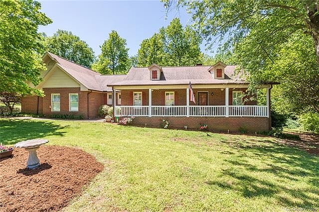 1st image of 313 Pinehurst Dr