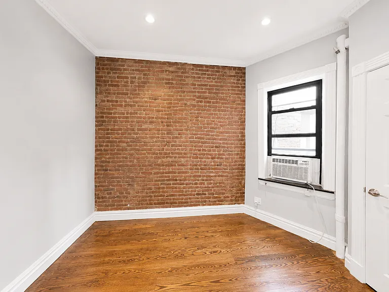 221 E 23rd St #18 — Photo 4