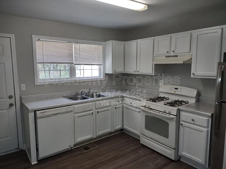 130 Meadowbrook Ct #B — Photo 4