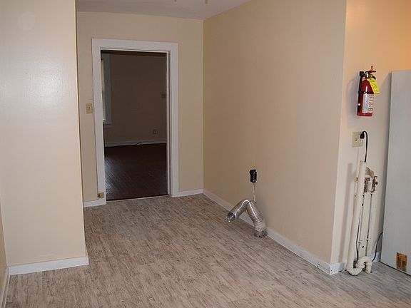 3rd image of 320 Pine St APT 1