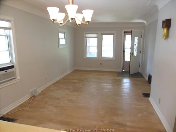 3rd image of 1548 Windermere Rd