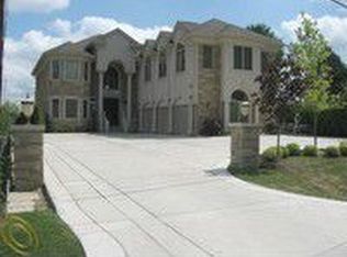 2951 Long Ridge Ct, West Bloomfield, MI 48323