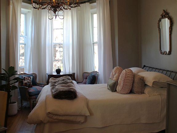 5th image of 62 Hauxhurst Ave APT 1